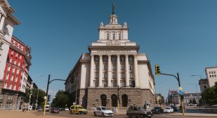 Какъв трябва да е бюджетът на България? Попитахме експертите