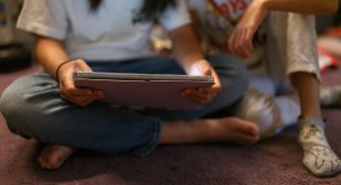 Забраната на социални медии в Австралия няма да спаси децата