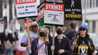 РЕЖИСЬОР: Изкуствен интелект; ИЗП. ПРОДУЦЕНТ: Изкуствен интелект; ПРОДУЦЕНТ: Изкуствен интелект