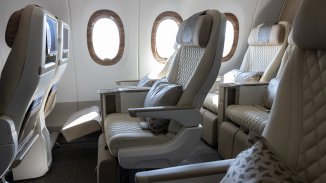 Авиокомпании надхвърлят първа класа, за да гарантират лукс на пътуващите