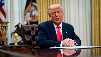 Митата идват. Какво се опитва да постигне Доналд Тръмп?