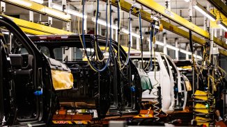 GM търси бягство от китайските магнити