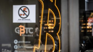 Биткойнът е разстърсен от дългосрочни притежатели, които се отказват от 45 млрд. долара