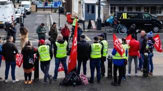 Великобритания до барикадите