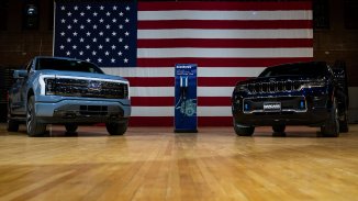 Jeep Cherokee се възражда като хибрид, за да донесе обрат при продажбите