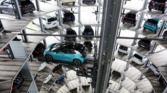 Европейските автомобилни гиганти отговарят на митата на Тръмп