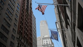 Водещи фигури от Уолстрийт дават сигнал за високи пазарни оценки и възможно отстъпление