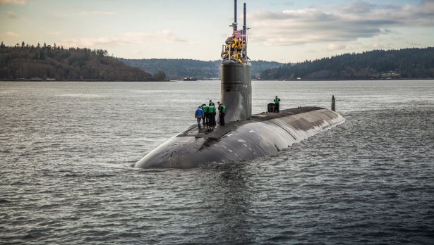 Американска атомна подводница се е сблъскала с неидентифициран обект, има  пострадали - Bloomberg