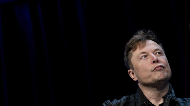 Инвеститорите на Tesla започват новата година опитвайки се да избягат от сянката