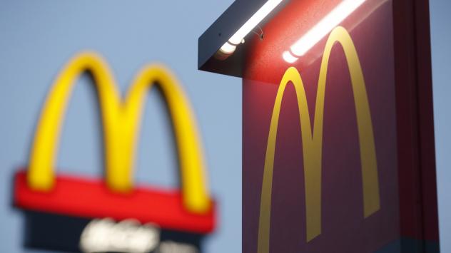Логото на McDonald’s на ресторант в Япония. Снимка: Tomohiro Ohsumi/Bloomberg
