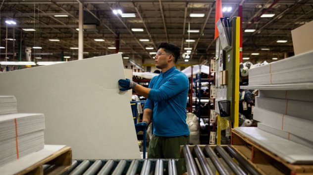 Пазарът на труда в САЩ остава устойчив през декември докато