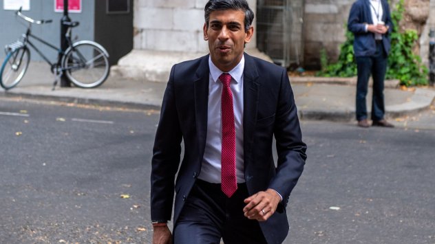 Бившият британски финансов министър Риши Сунак обеща да поправи счупената
