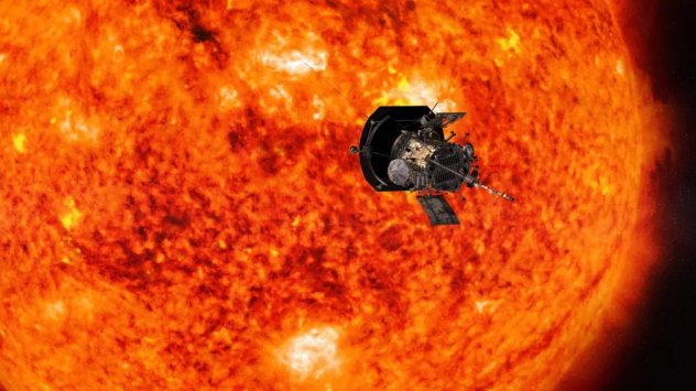 Художествено изображение на космическия апарат Parker Solar Probe, прелитащ покрай Слънцето. Източник: НАСА