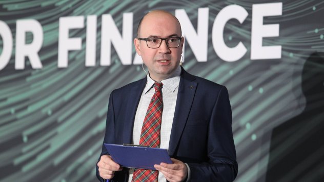 България изостава от тренда да се извършват финансови операции през