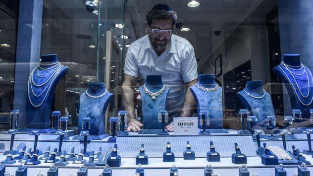 Повишаването на потребителските разходи и решителното намаляване на дефицита в