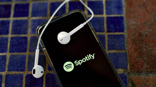 Списъкът на музикантите и подкастърите които се обединяват за да