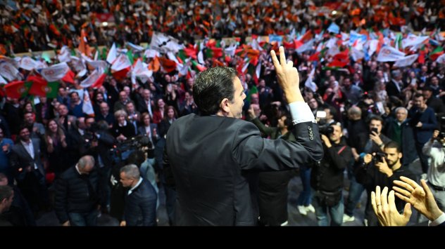 Луис Монтенегро, лидер на Социалдемократическата партия (PSD) и Демократичния алианс (AD), по време на предизборен митинг в Лисабон, Португалия, в петък, 8 март 2024 г. Снимка: Зед Джеймсън/Bloomberg