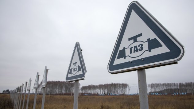 Гледайки на югоизток от Атинския акропол силуетът на танкера Псков