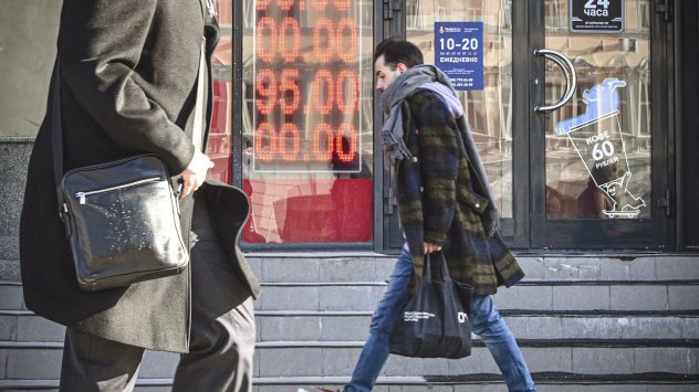 Иля Красилщик набързо опакова три куфара и се качи на