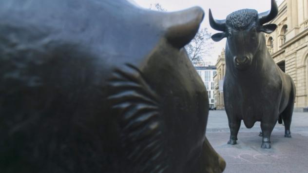 Статуи пред борсата във Франкфурт. Снимка: Martin Leissl/Bloomberg