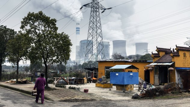 Официалната китайска икономическа статистика за май разказваше история за наранена