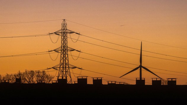 В резултат на неравномерното въздействие на ограничителните мерки и свиването