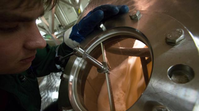 Пивоварната на Heineken NV в Санкт Петербург, Русия. 18 ноември 2015. Photographer: Andrey Rudakov/Bloomberg