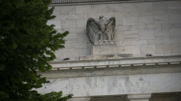 Спринтът при повишаването на лихвените проценти до нива които да