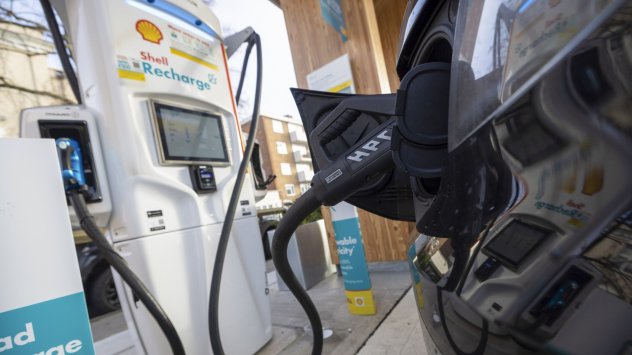 Нарастващите продажби на електрически превозни средства започват да помрачават перспективата