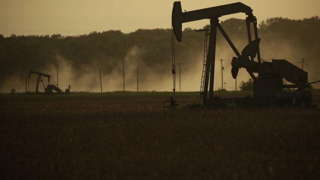 Цените на петрола потънаха на фона на ескалиращите опасения че