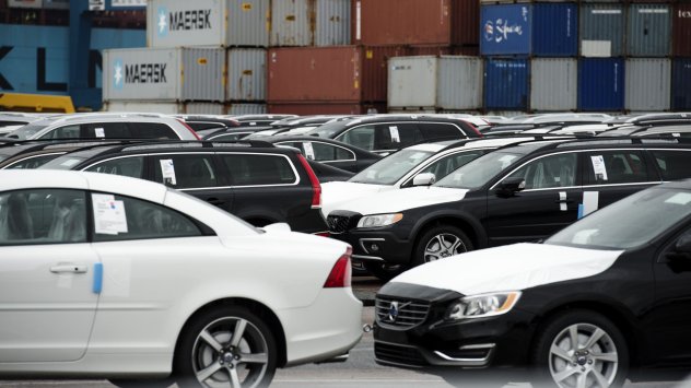 Volvo изтегля над 460 000 автомобила, заради дефект във въздушните възглавници