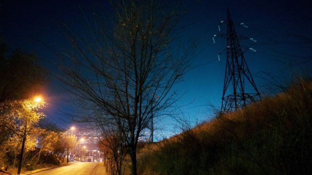 Хората в молдовското електроснабдително дружество натоварени със задачата да поддържат осветлението