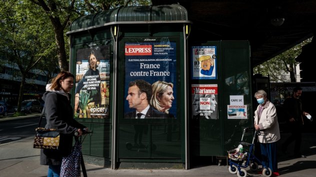 Всички проучвания сочат че френският президент Еманюел Макрон вероятно ще