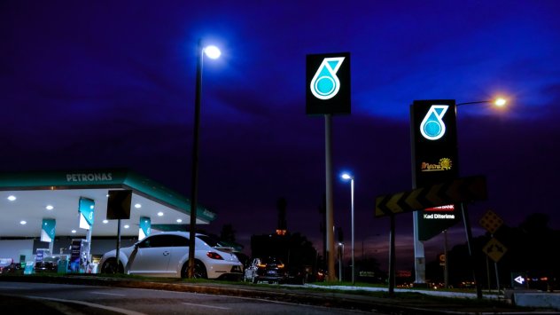 Резкият скок в цените на енергията и на лекия суров петрол до