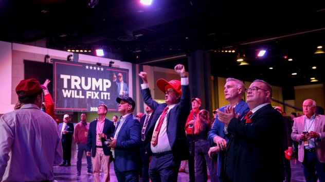 Реакциите, докато се излъчват изборните резултати по време на събитието с Доналд Тръмп в изборната нощ в Конгресния център в Палм Бийч, Уест Палм Бийч, Флорида, на 5 ноември. Снимка: Bloomberg LP