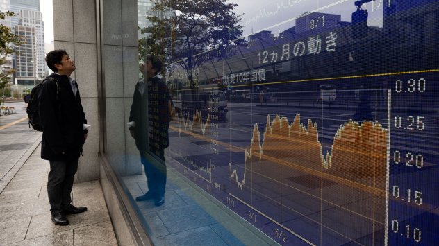 Индекс на глобалните акции продължи спадовете си в петък и