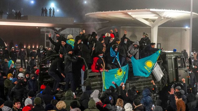 Размириците които разтърсват Казахстан от неделя предизвикват въпроси дали ще