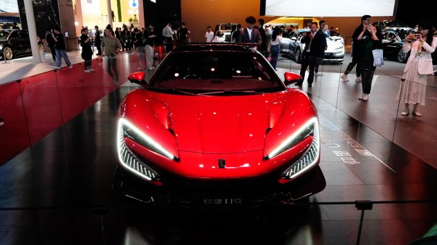 Електромобил BYD Yangwang U7 на автомобилното изложение в Шанхай на 24 април. Снимка: Цилай Шен/Bloomberg