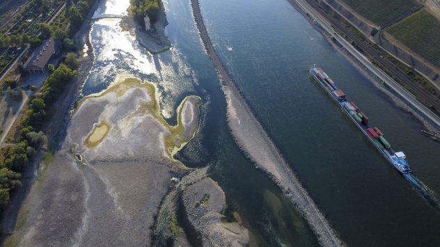 Нивото на водата в ключов германски пункт на река Рейн