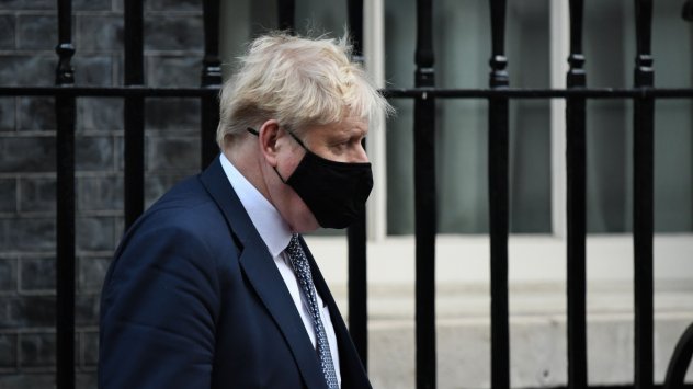 В сряда британският премиер Борис Джонсън се извини затова че