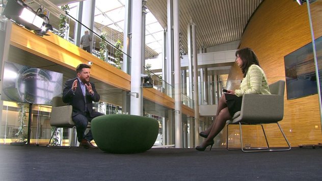 Леонив Волков, президент на Фонда за борба с корупцията, и Милена Милотинова, журналист. Снимка: Bloomberg TV Bulgaria