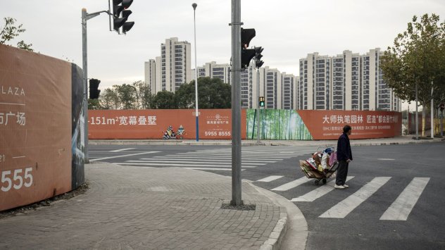Дълговата криза, обхванала китайския сектор на недвижими имоти, заплашва да