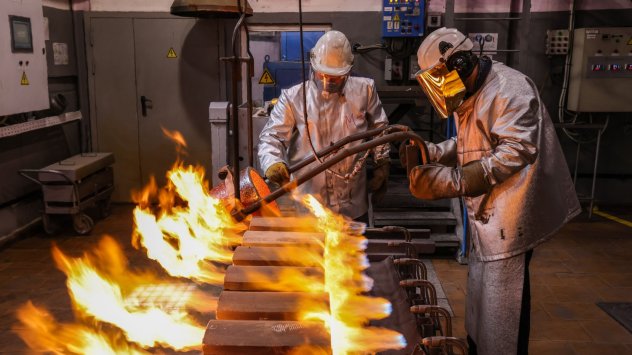 Лондонската метална борса LME реши да не налага забрана за