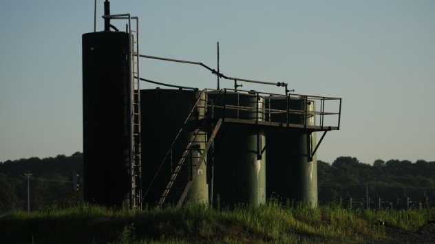 Петролът се стабилизира след пет дни на печалби преди ключовите