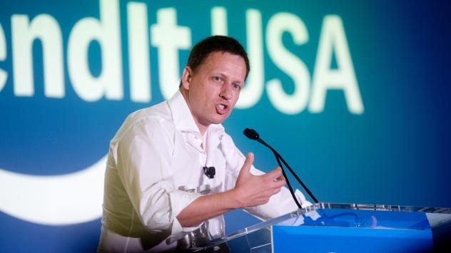 Питър Тийл, директор на  Clarium Capital Management LLC и основател на PayPal и Facebook Inc. на конференцията LendIt USA 2016 в Сан Франциско. 12 април 2016. Photographer: Noah Berger/Bloomberg