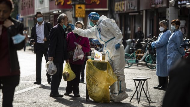 Азиатските акции се покачиха докато доларът напредна в привлекателността си