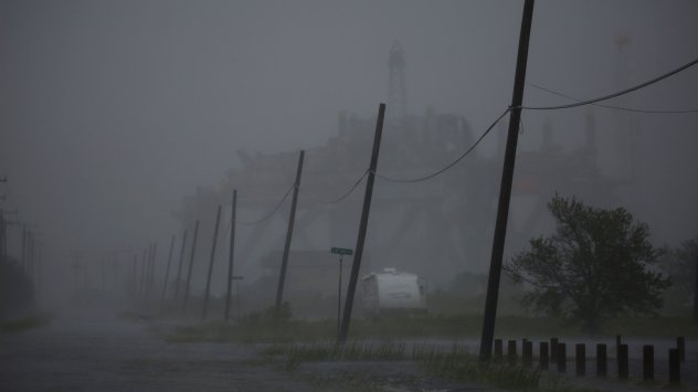 Тропическите бури имат лошия навик да преминават през Мексиканския залив