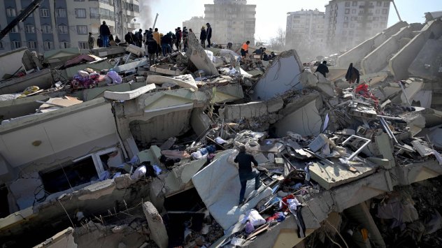 Доставките на помощи за десетките хиляди сирийци пострадали от земетресенията