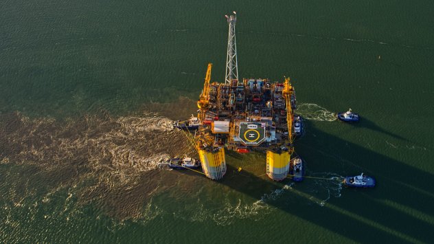 Петролът започна седмицата със спад поради нарастващите спекулации че търсенето