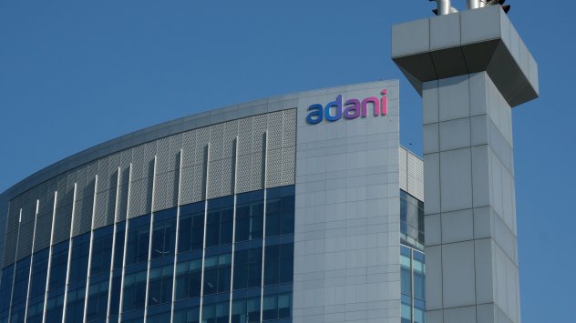 Акциите в компаниите на Adani Group паднаха след като американският